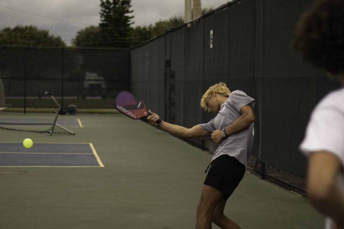 7 Common Pickleball Mistakes Beginners Make (And How to Fix Them)
